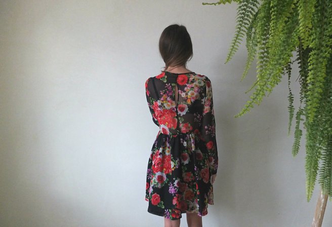 szyfonowa sukienka w kwiaty marszczona unicornisbytysia burda 5
