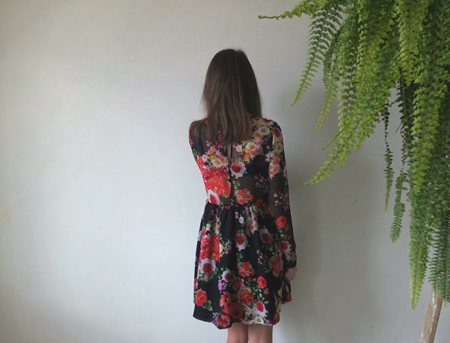 szyfonowa sukienka w kwiaty marszczona unicornisbytysia burda 6
